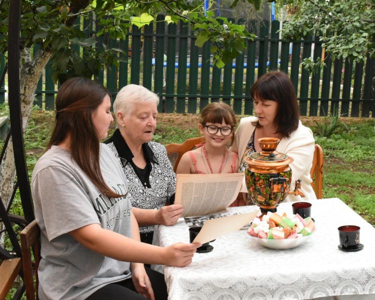 Файл:Семья Деревягиных.jpg